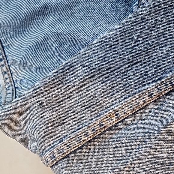 Vintage 90s Levi's Jean Jacket - Picture 5 of 16